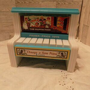 FISHER PRICE PIANO WORKS  Change A Tune Piano 2010